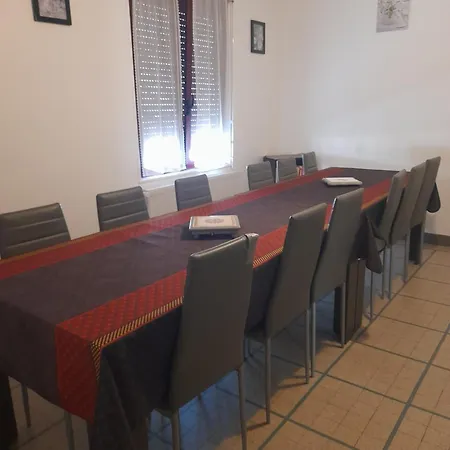 度假居 Maison 14 Personnes,pal 4 Kms Thiel-sur-Acolin